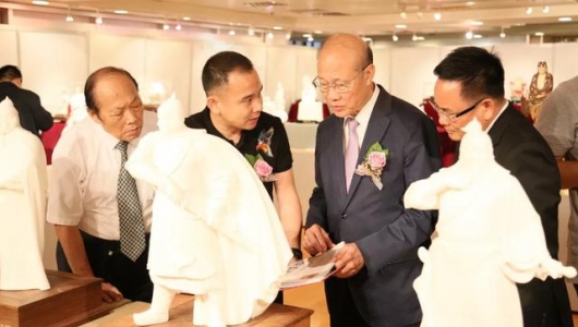 “风雅颂”中国白·德化瓷艺术展亮相澳门 - 憨鼠网