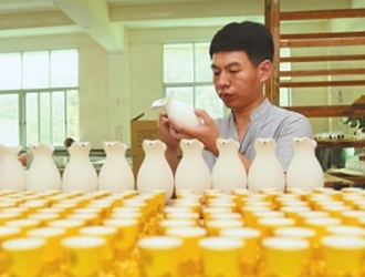 徐朝贵：做有中国味的酒器 - 憨鼠网