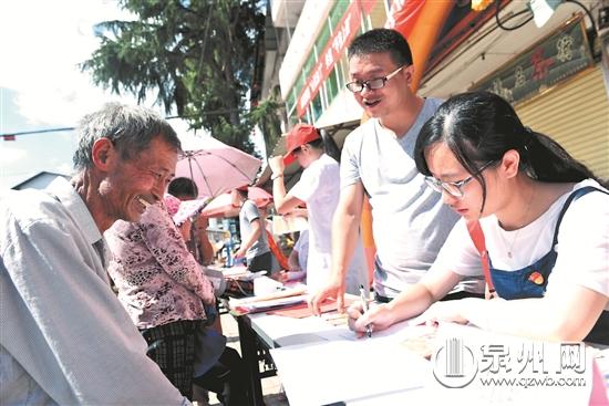村民赶集日 纪委干部借机“开门接诊” - 憨鼠网