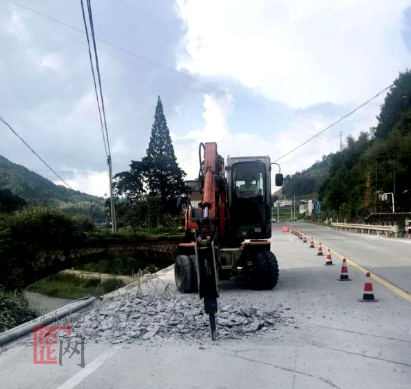 改造桥梁栏杆 提升安全防护 - 憨鼠网