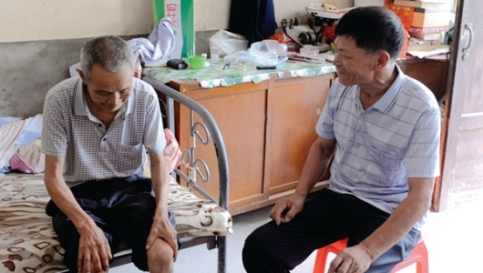 黄炳峰：心系农村教育 梅香三尺讲台 - 憨鼠网