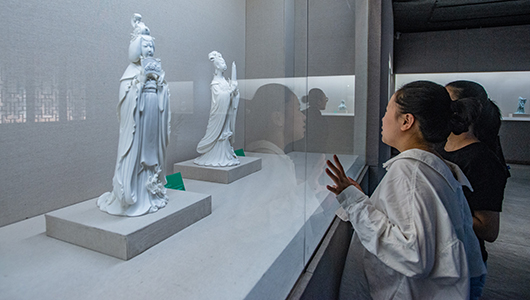 “陈云贵雕塑作品展”在县城市规划馆展出 - 憨鼠网