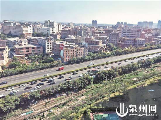 国庆长假第三天 客流量开始回落 交通运行平稳 - 憨鼠网