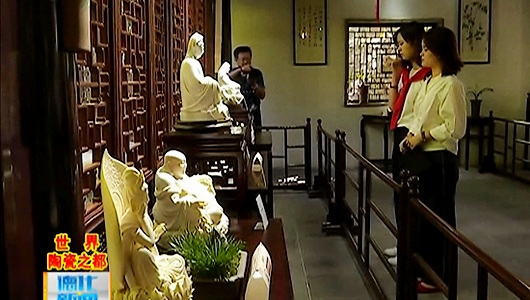 青花白瓷艺术展亮相苏州古园林 - 憨鼠网