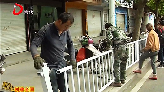 市政局：安装隔离护栏 解决乱停乱行现象 - 憨鼠网