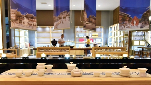 出招谋变，“两传”经验抢占陶瓷发展新高地 - 憨鼠网