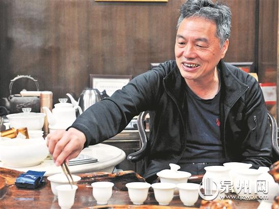 深谙茶道的瓷艺人生 - 憨鼠网