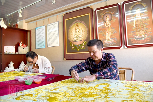 把金丝画“掐”进陶瓷里 - 憨鼠网