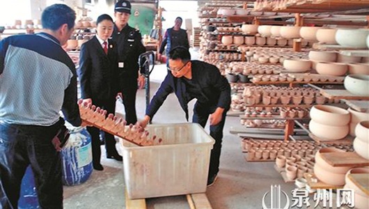 销毁5637件侵权陶瓷 保护著作权人权益 - 憨鼠网