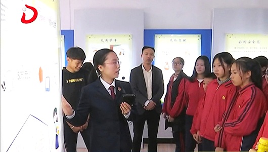 参观法治教育基地 提高青少年法律意识 - 憨鼠网