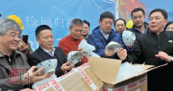 故里人迎接12万件“泰兴号”沉船德化青花瓷回国 - 憨鼠网