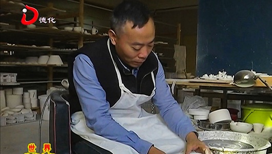 陈清宜：不断挑战 专注精品茶器制作 - 憨鼠网