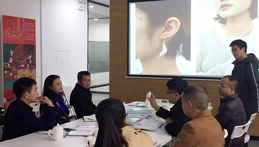 县委书记梁玉华到陶瓷产业创新发展研究院调研 - 憨鼠网