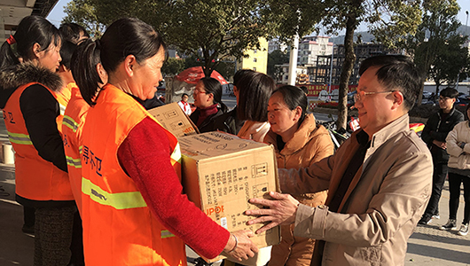 德化法院与大洋社区结对共建慰问环卫工人暖人心 - 憨鼠网