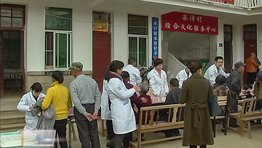 春联送祝福 义诊暖人心 - 憨鼠网