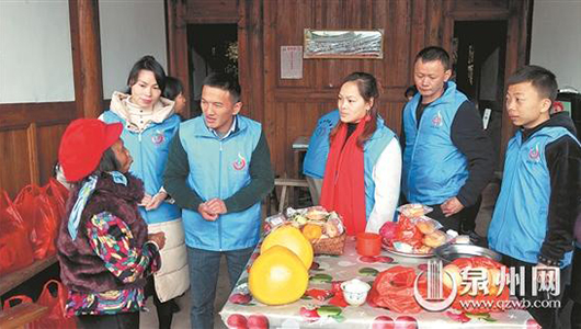 情暖空心村 孤寡老人不孤单 - 憨鼠网