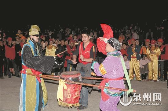 村民自办狂欢节 欢天喜地闹新春 - 憨鼠网