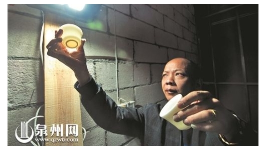 左腿残疾 他钻研陶艺靠双手“重塑”人生成为美术师 - 憨鼠网