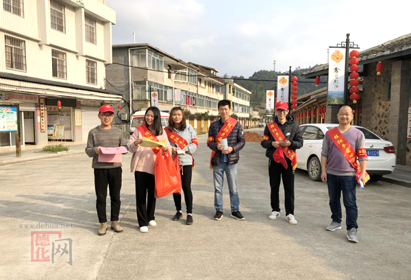 桂阳乡组织志愿者开展综治平安建设宣传活动 - 憨鼠网