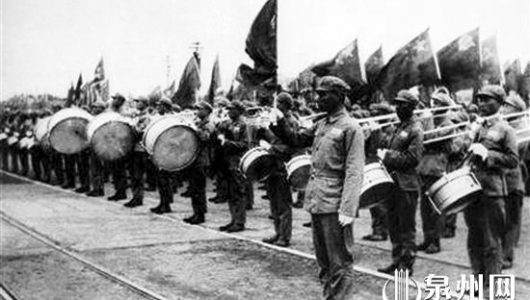 1949年开国大典 咱厝音乐家指挥奏响国歌 - 憨鼠网