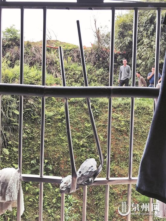 工地爆破施工 飞石砸房伤人 业主单位责令停工 - 憨鼠网