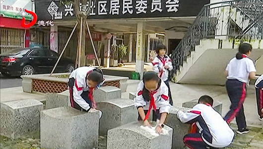 实验小学：学习雷锋 崇善尚德 - 憨鼠网