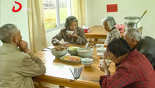 国宝祥云村：共享餐厅 老人三餐无忧 - 憨鼠网