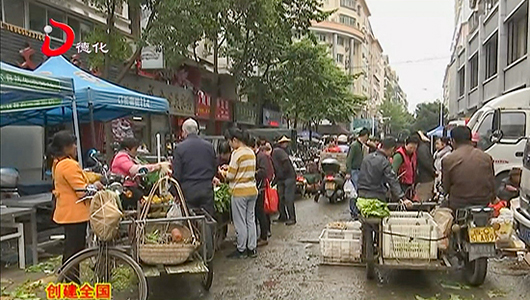 南门农贸市场：污水横流 垃圾乱丢 - 憨鼠网