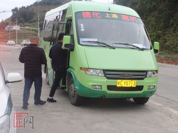 上涌派出所加强辖区客运班车交通安全检查 - 憨鼠网