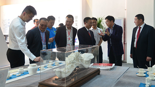 “新海丝·中国白”德化陶瓷艺术展举办 - 憨鼠网