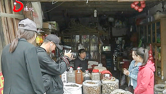 央视中文国际频道《城市1对1》栏目组再次到德化取景拍摄 - 憨鼠网