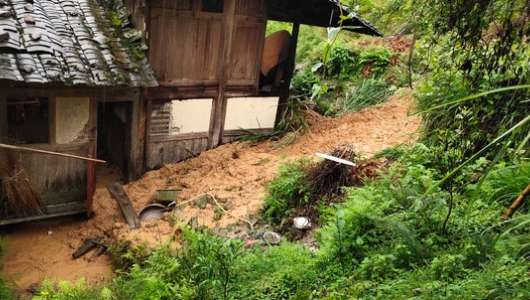 一夜暴雨 泉州城区多处路段积水 山区河水猛涨 - 憨鼠网