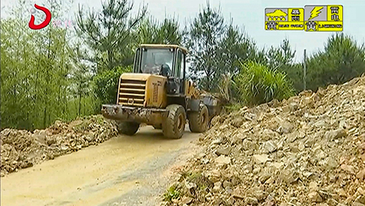 强降雨导致山区公路多处溜方 - 憨鼠网