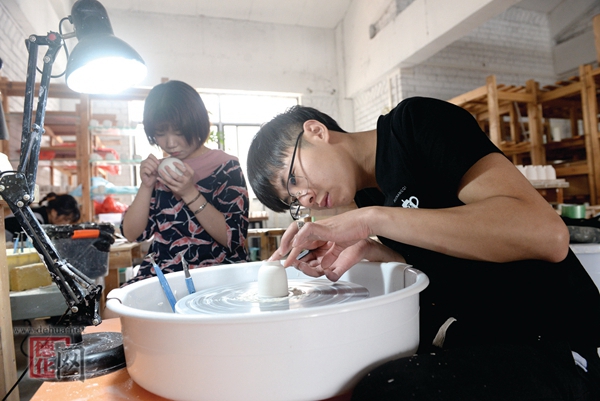 送“大礼包”助推大学生创业 - 憨鼠网