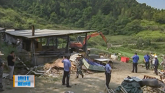 三班镇依法集中拆除多处违章建筑 - 憨鼠网