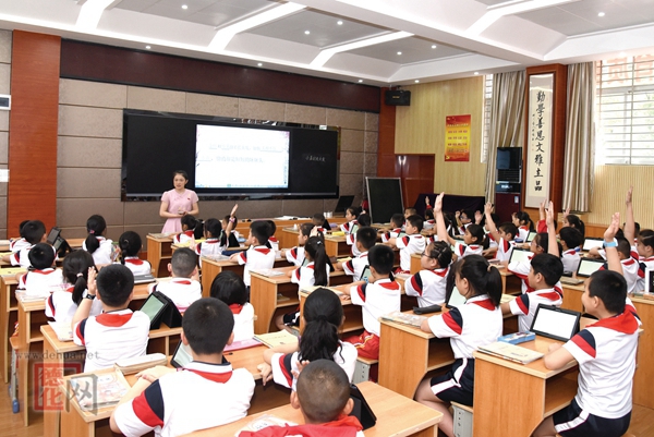 管理互通师生互动家校互联 在智慧平台上轻松实现 - 憨鼠网