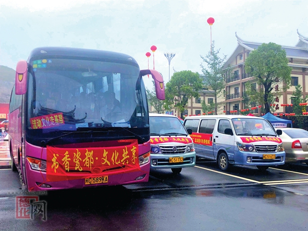 “墟日文化车”走基层送文化 - 憨鼠网