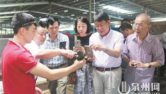 我市首次推行新型慈善扶贫模式 慈善资金注入企业 带动群众增收脱贫 - 憨鼠网