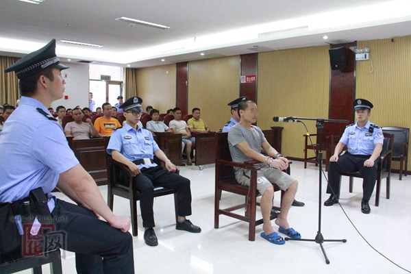 旁听“同行”被审判 货车肇事零容忍 - 憨鼠网