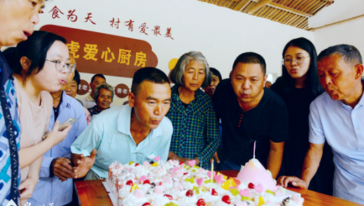 德化县赤水镇猛虎村：老人“爱心厨房”集体过寿 - 憨鼠网