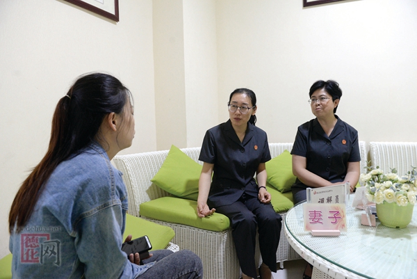 李平：柔情法官传递司法温情 - 憨鼠网