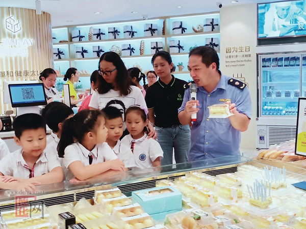 县市场监管局组织开展食品安全宣传周系列活动 - 憨鼠网