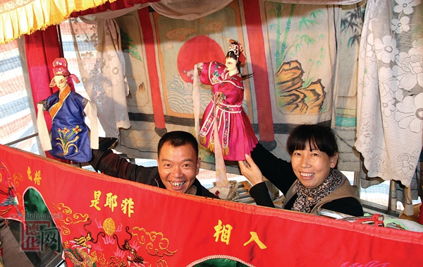 夫妻搭档唱大戏 游走城乡吟古今——37年行走乡间的布袋木偶戏班 - 憨鼠网