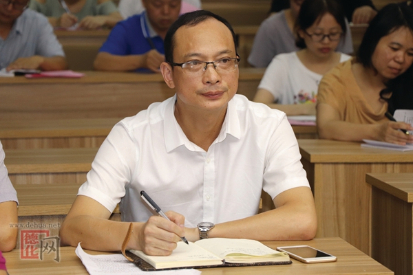吴孝毅：不忘初心 推进特色办学 - 憨鼠网