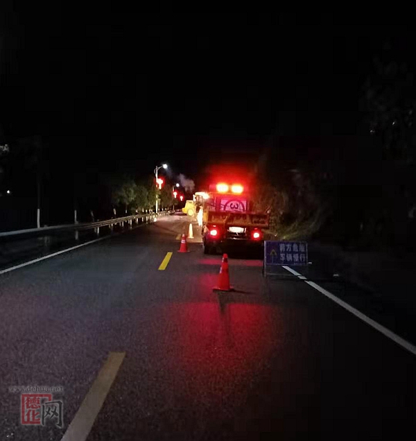 降雨致公路溜方，公路人及时保畅 - 憨鼠网