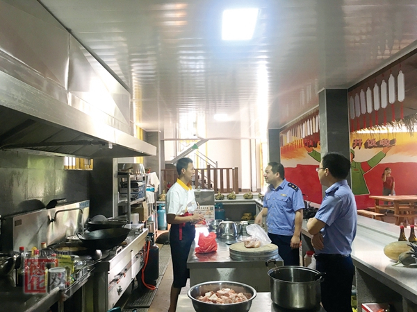 县市场监管局对雷峰镇李溪村爱心食堂开展监督检查 - 憨鼠网