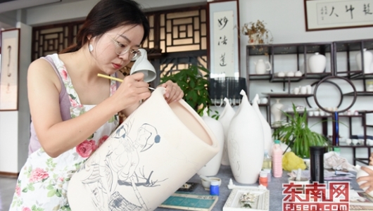 张丽娇：传统创新相结合 打造手工陶绘品牌 - 憨鼠网
