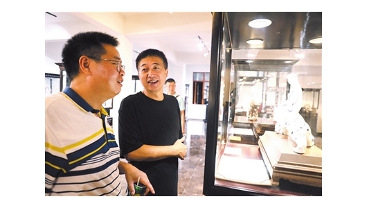 “德化陶瓷”邀请展暨新中国七十华诞献礼展在三亚开展 - 憨鼠网