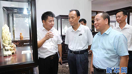 德化陶瓷邀请展三亚开幕 工艺美术大师作品展出 - 憨鼠网