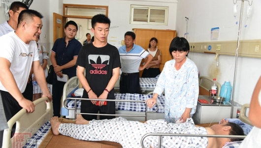 小城有大爱 携手共解难 - 憨鼠网
